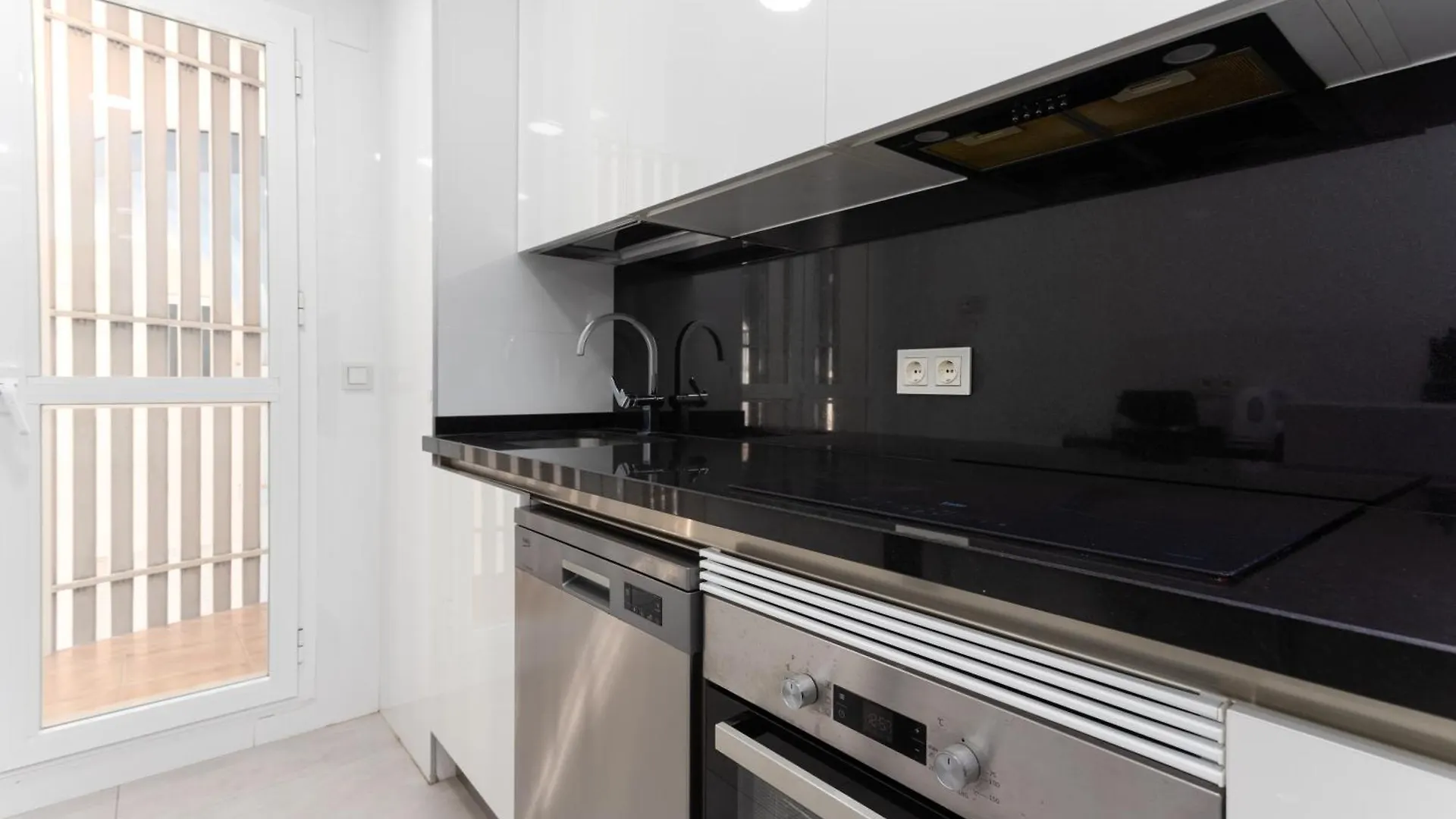 Mtr - Marbella Temporary Rent Moderno Apartamento 2 Dormitorios Av Del Mar 0*,